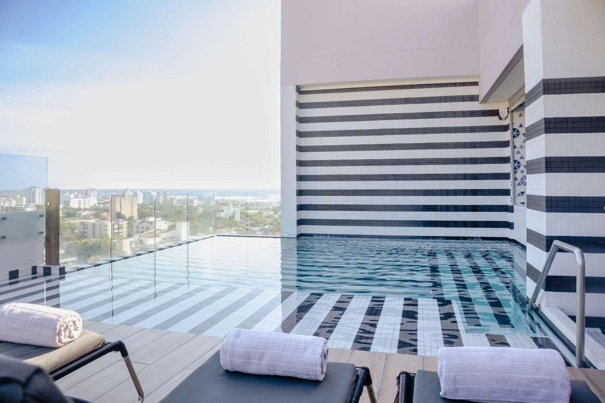 Faranda Collection Barranquilla, A Member Of Radisson Individuals Hotel Barranquilla  Exterior foto The rooftop pool at the hotel