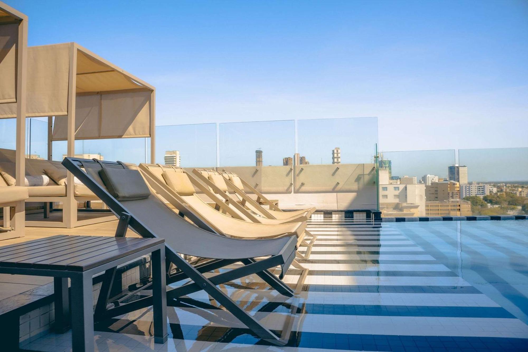 Faranda Collection Barranquilla, A Member Of Radisson Individuals Hotel Barranquilla  Exterior foto Rooftop pool at the hotel