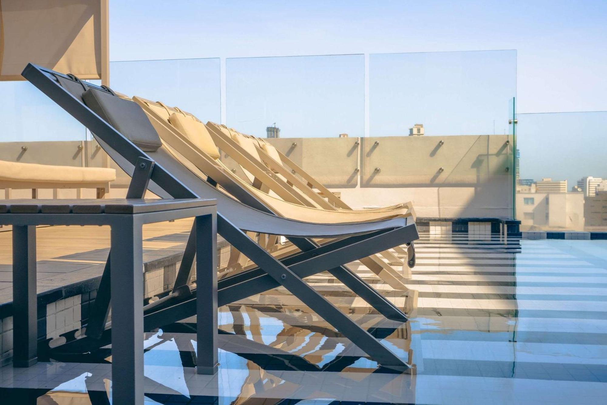 Faranda Collection Barranquilla, A Member Of Radisson Individuals Hotel Barranquilla  Exterior foto The rooftop pool at the hotel